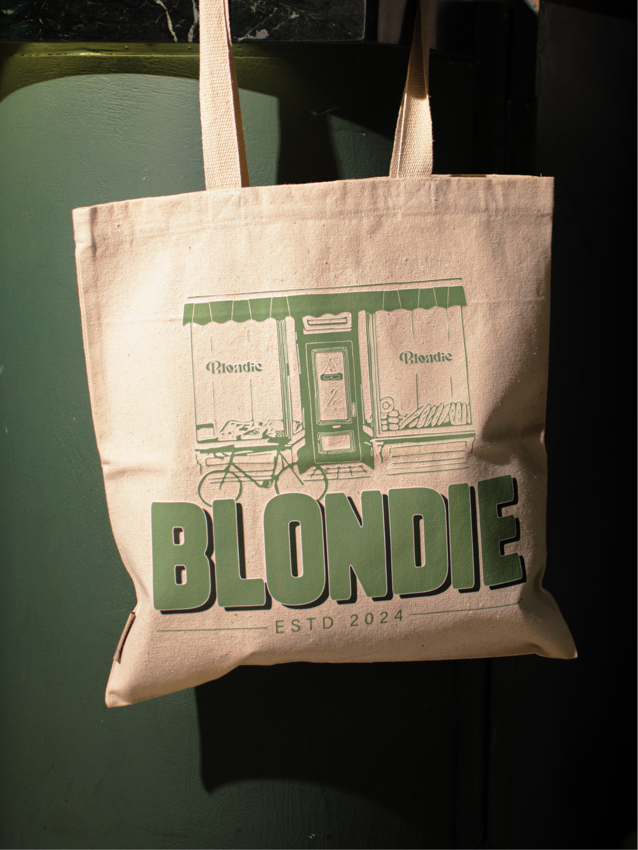 Tote: The Blondie