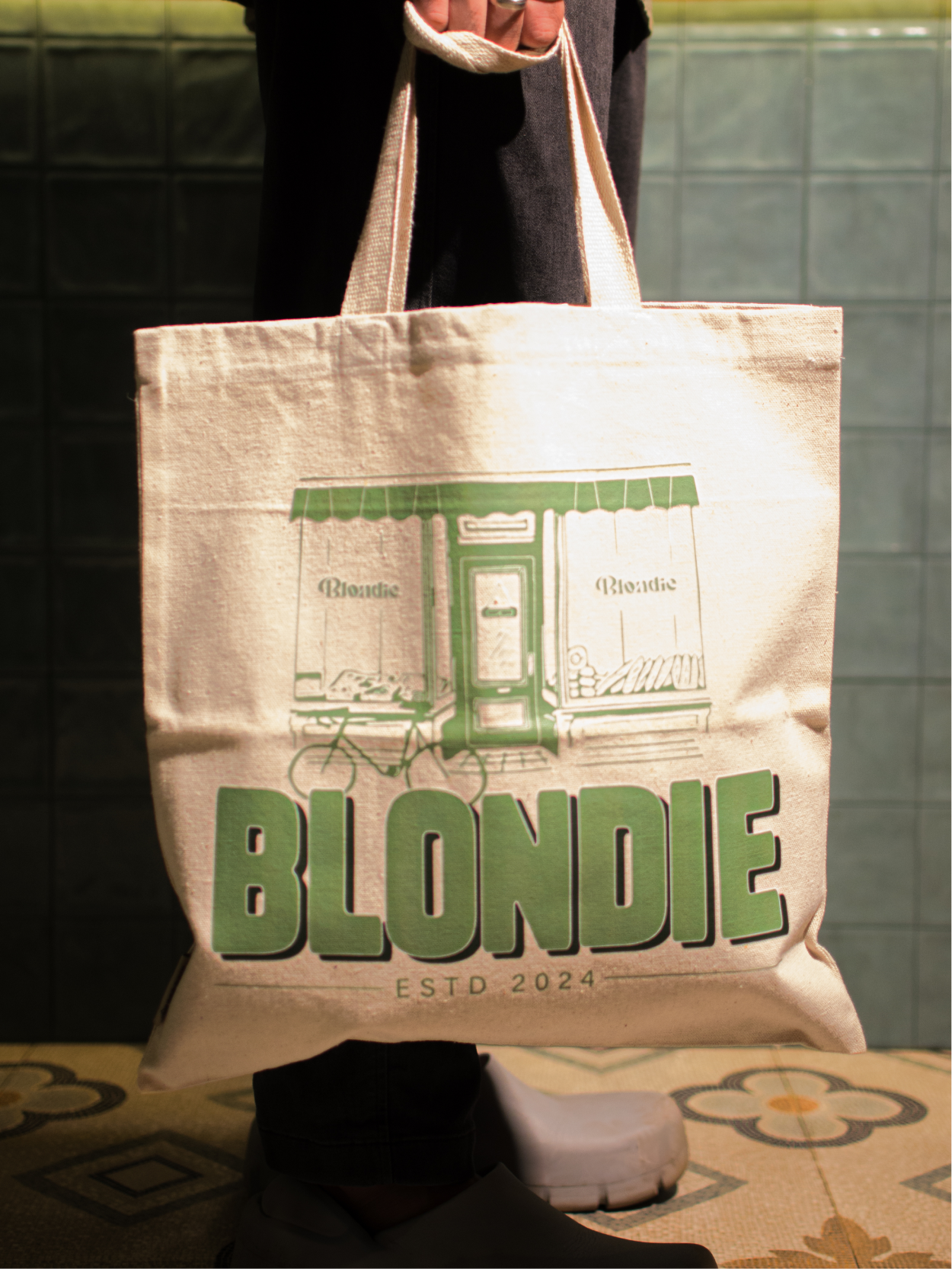 Tote: The Blondie